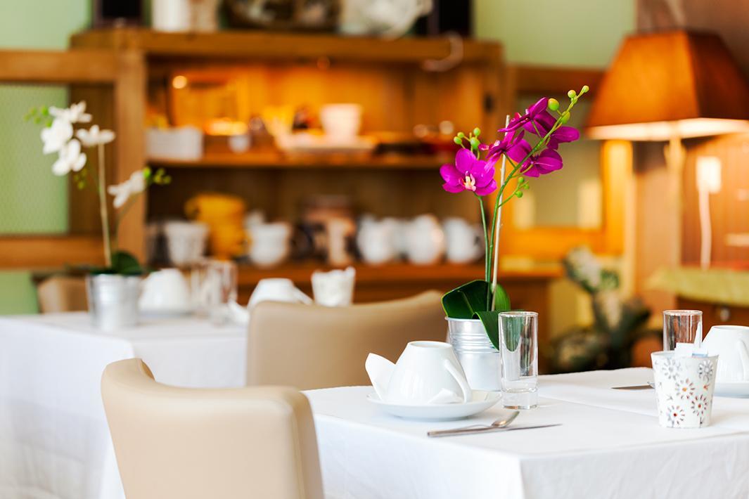 Logis Le Relais Sarrasin Hotel Vezenobres ภายนอก รูปภาพ