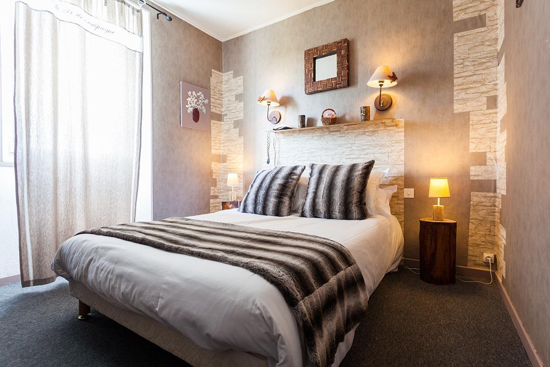 Logis Le Relais Sarrasin Hotel Vezenobres ภายนอก รูปภาพ