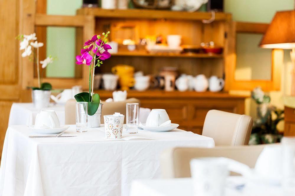 Logis Le Relais Sarrasin Hotel Vezenobres ภายนอก รูปภาพ