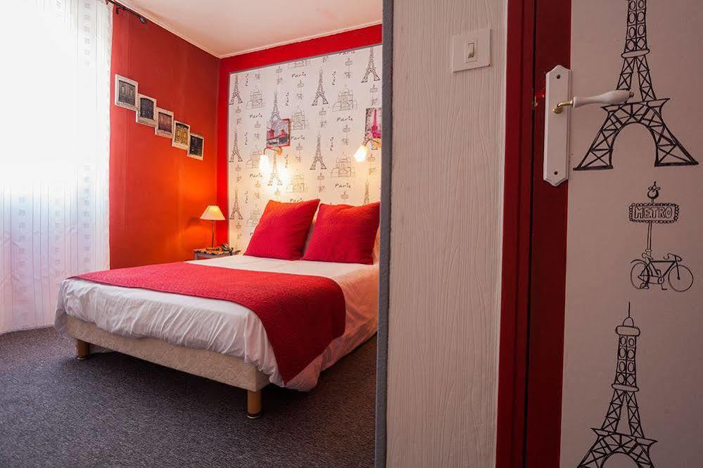 Logis Le Relais Sarrasin Hotel Vezenobres ภายนอก รูปภาพ